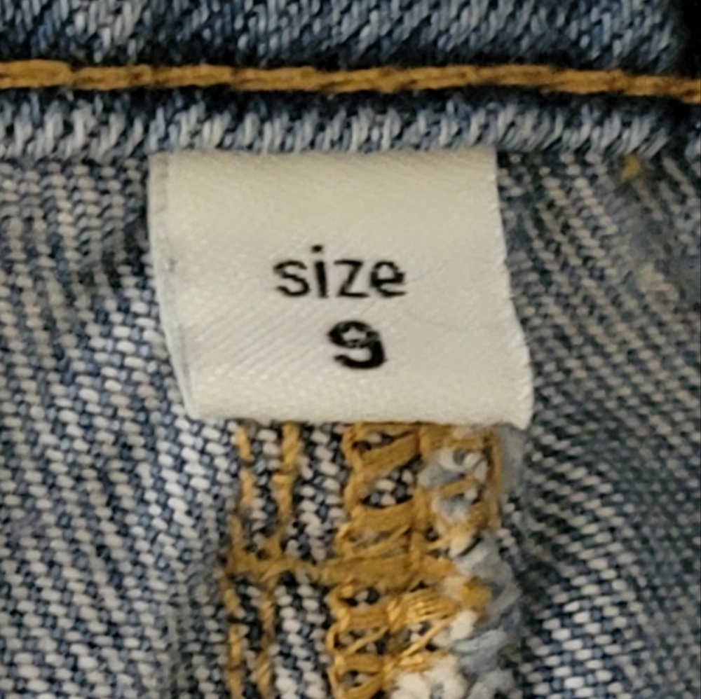 Ashley Mason women’s size 9 light wash frayed hem crop jeans - Picture 6 of 9